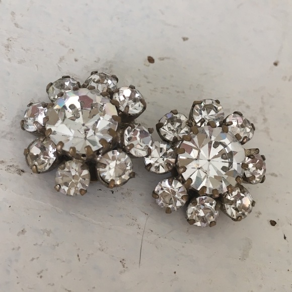 Vintage Jewelry - VINTAGE 1950s Austrian Crystal Clip On Earrings